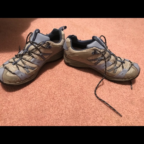 Merrell Hiking Sneakers. Only worn 2 times - Picture 4 of 6